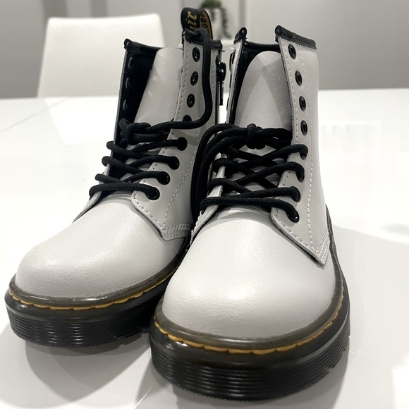 NEW DR MARTENS BOOTS WHITE GIRLS SIZE 11 - Picture 1 of 5